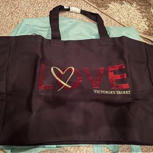 NWT VICTORIA SECRET WEEKENDER BAG